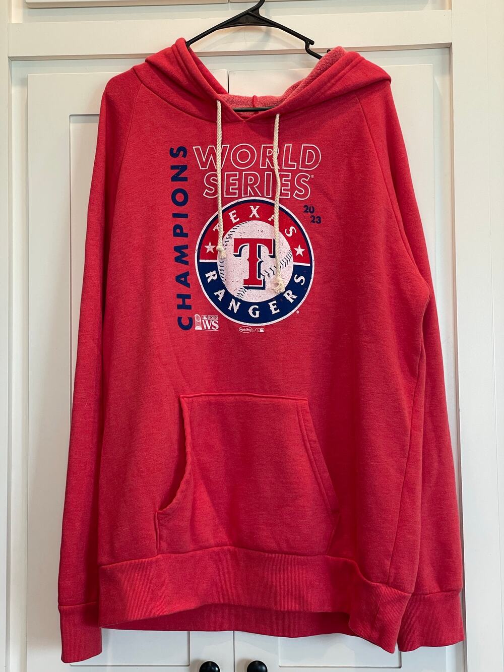 Texas Rangers NWOT Red 2023 world series sweatshirt hoodie XL